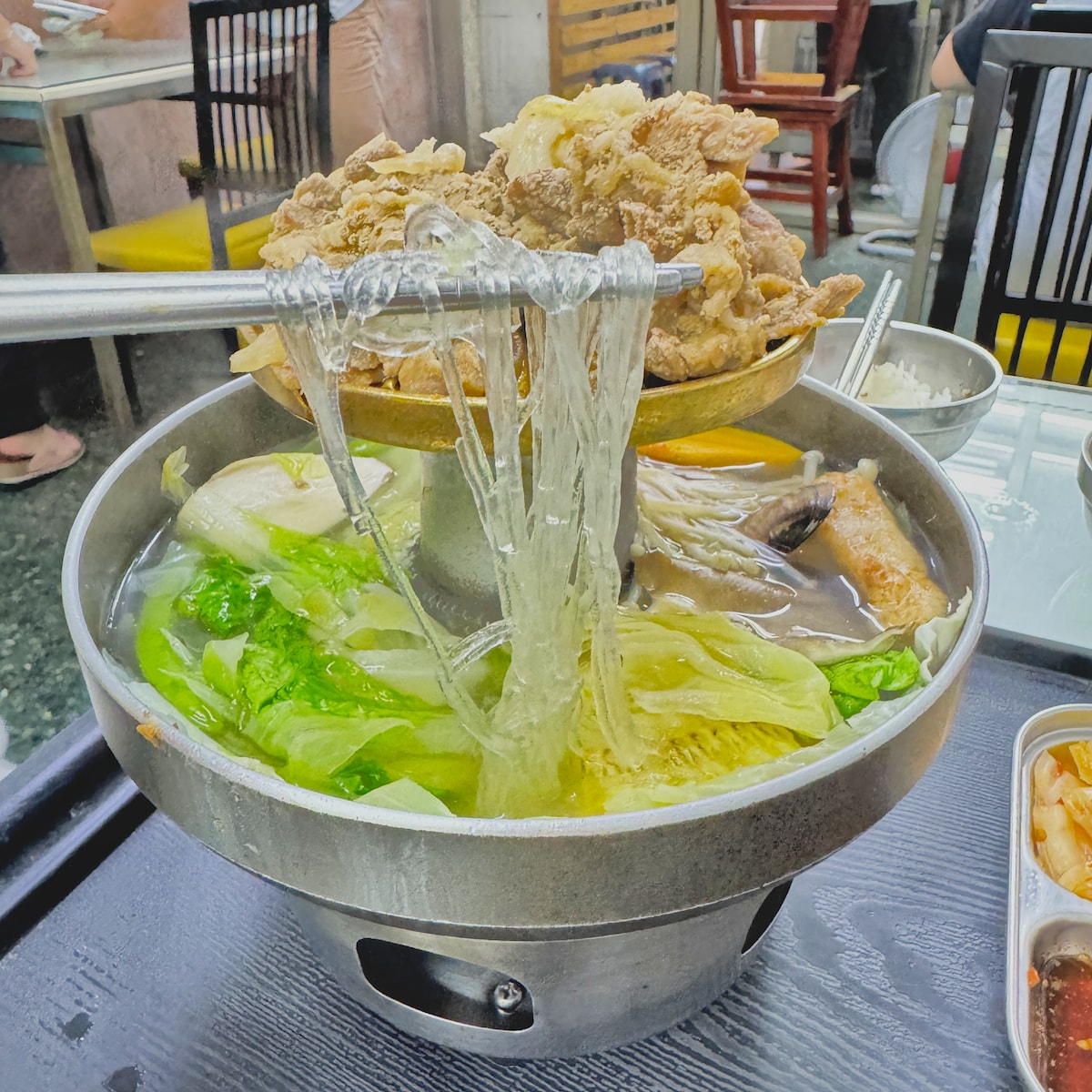 高雄三民區韓式料理推薦｜韓鑫館銅盤烤肉鍋份量超狂，海鮮煎餅必點