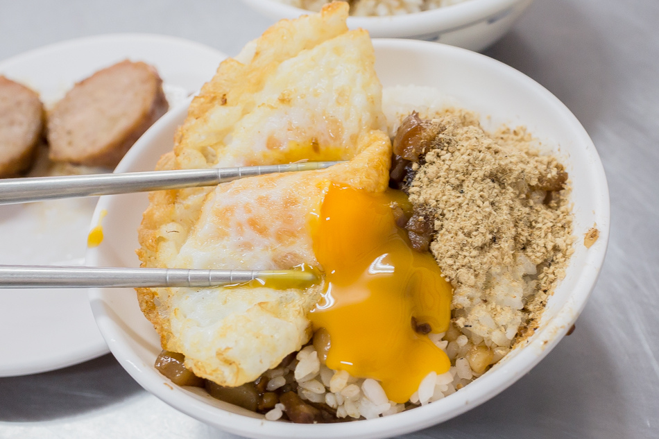 高雄美食 - 前金肉燥飯