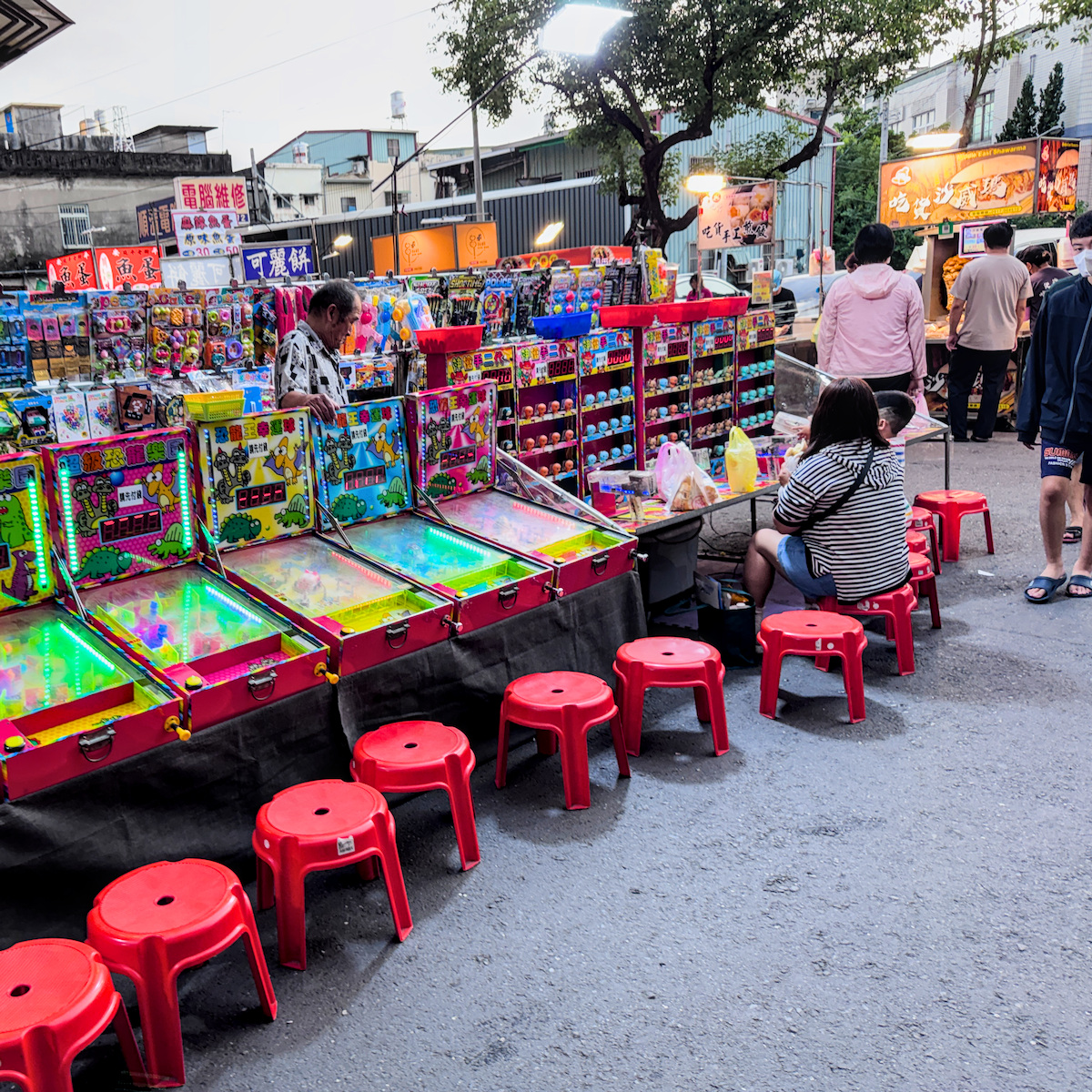 大樹九曲堂夜市｜星期六限定夜市美食推薦，孫家滷味、無名烤魷魚、芭樂星球一次滿足