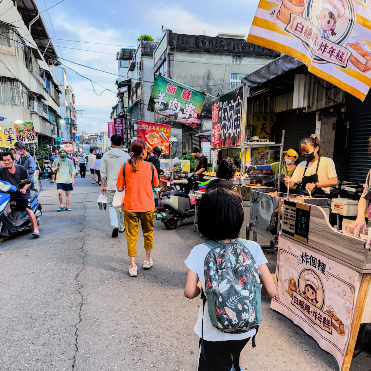 大樹九曲堂夜市｜星期六限定夜市美食推薦，孫家滷味、無名烤魷魚、芭樂星球一次滿足