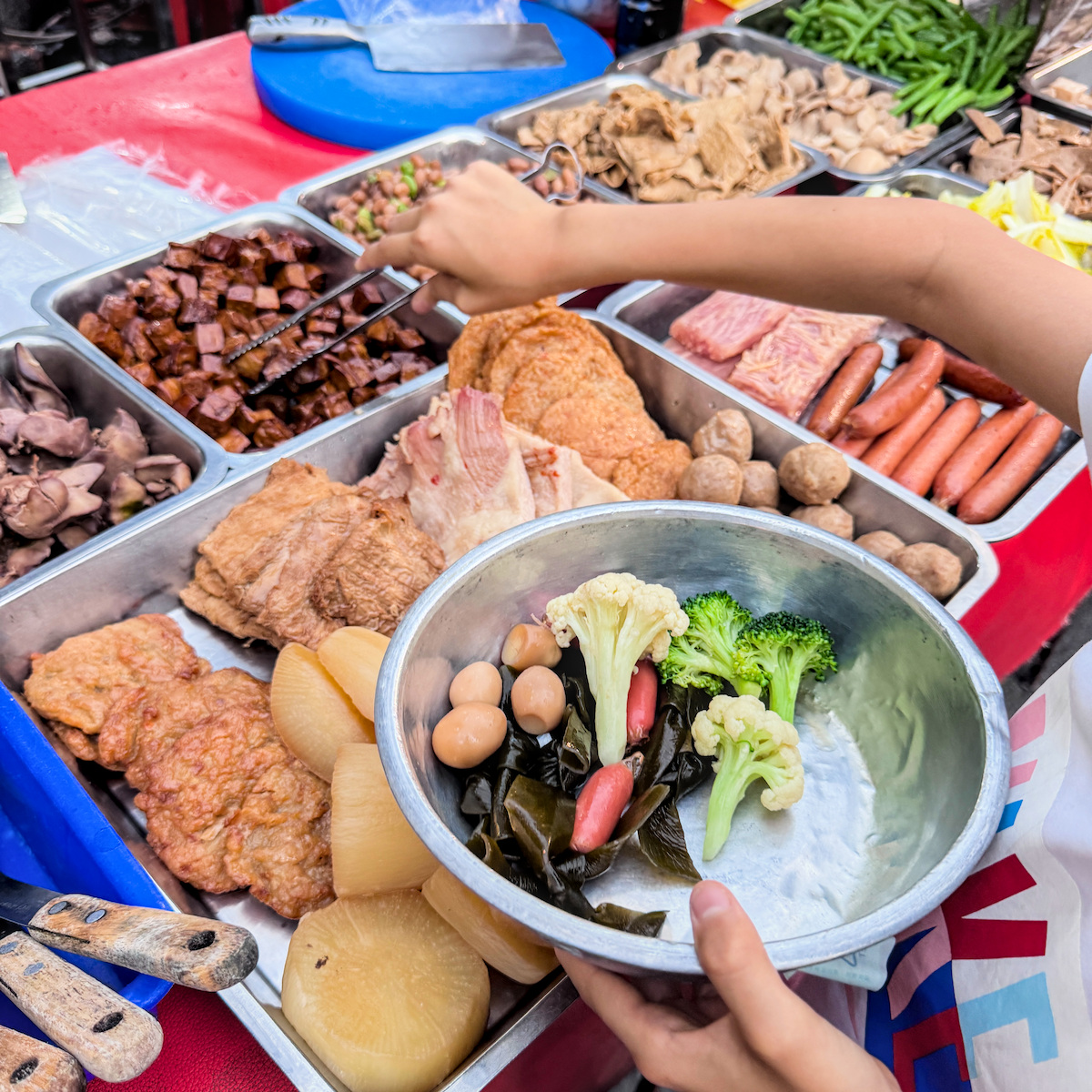大樹九曲堂夜市｜星期六限定夜市美食推薦，孫家滷味、無名烤魷魚、芭樂星球一次滿足