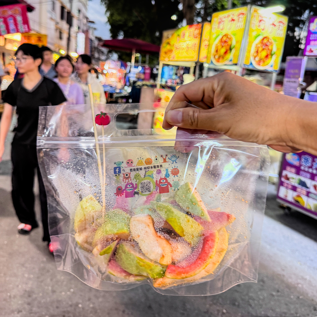 大樹九曲堂夜市｜星期六限定夜市美食推薦，孫家滷味、無名烤魷魚、芭樂星球一次滿足