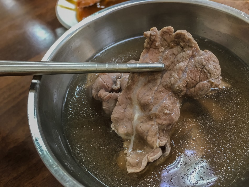 助仔牛肉湯