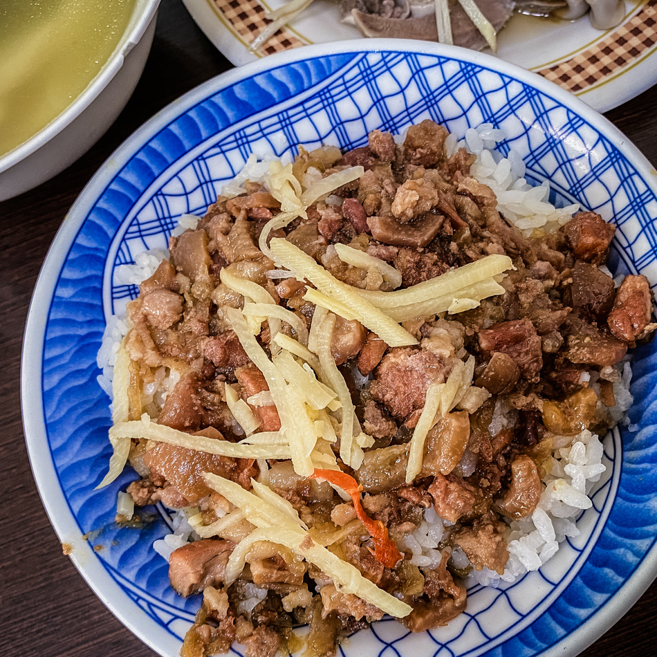 楠梓美食 - 鶴味道炭燒肉燥飯 / 米粉肉羹