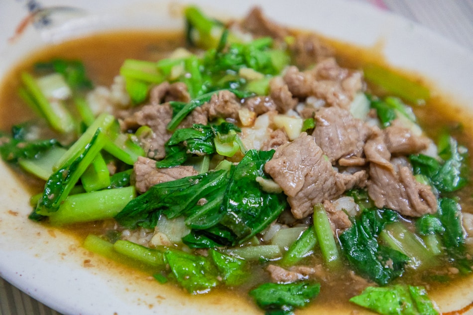 三十五年老店！中華觀光夜市美食『潮州牛雜湯』*高雄捷運美食*