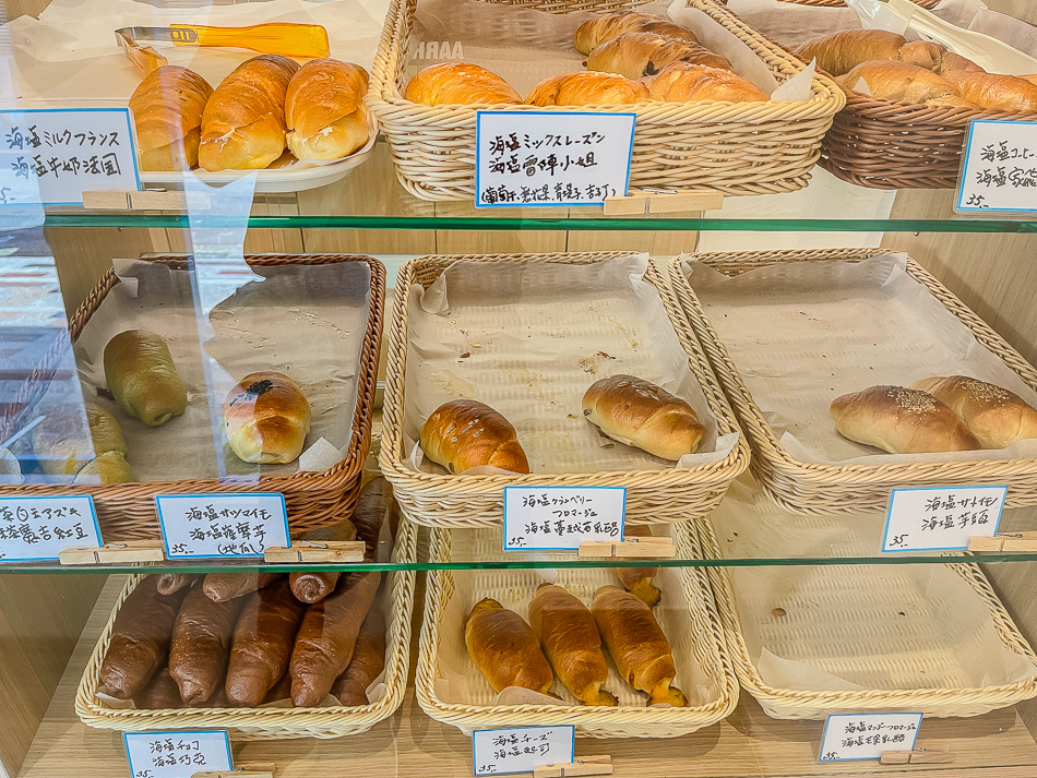 小港美食 - サンメイ塩パン屋-sanmei bakery / 店內麵包