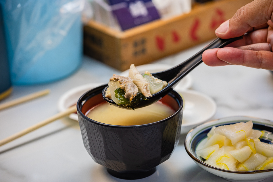 東港美食 - 華僑市場/大鮪壽司味噌湯