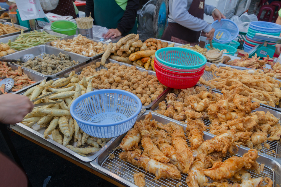 蚵仔寮魚市場