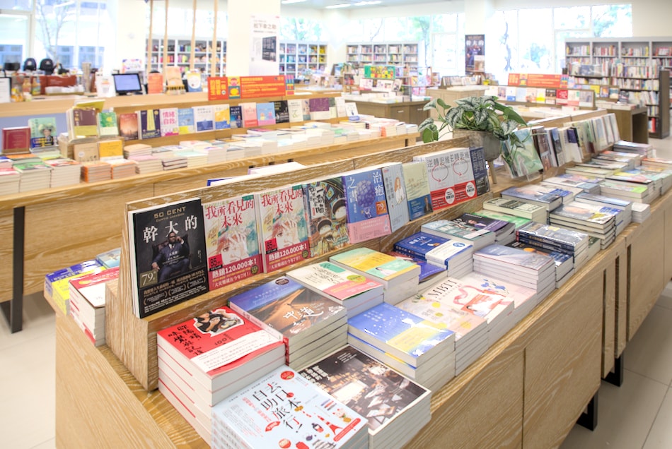 東港轉乘站＆王船文化館全景實況照片。
