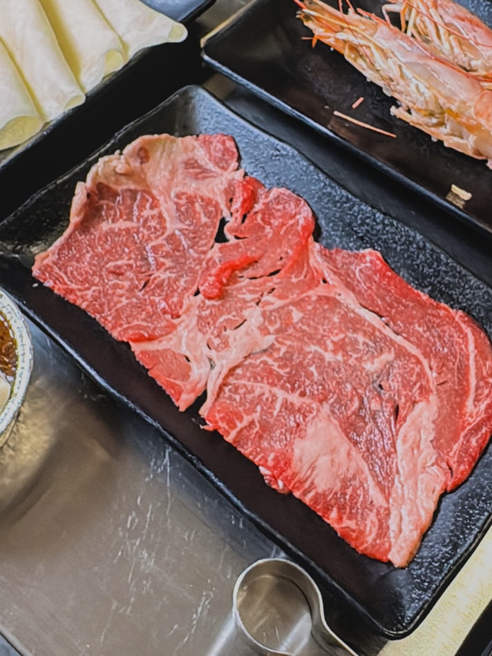 口感比霜降更Q彈，帶有豐富油脂香氣。