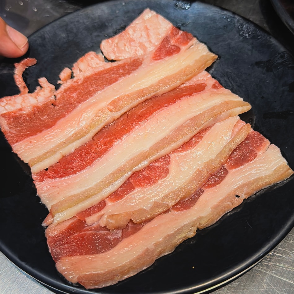 高雄楠梓最狂吃到飽，烤骨學院，超過60種食材讓你吃到爽！