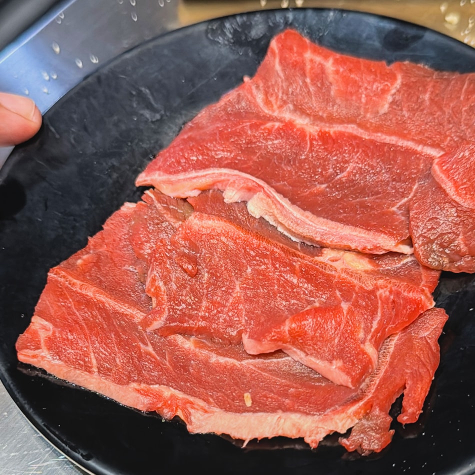 ▼肉感厚實不柴，咀嚼中帶有淡淡肉汁回甘。
