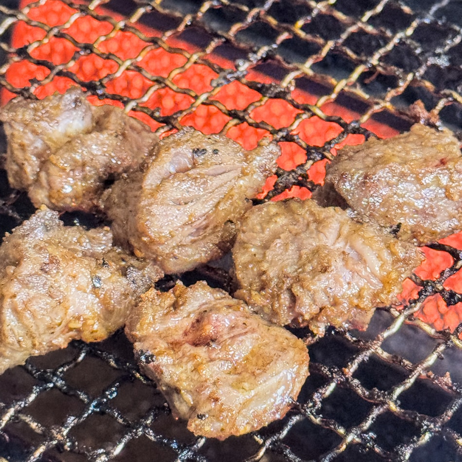 ▼油花漂亮、肉質軟嫩，一入口就知道等級不凡。