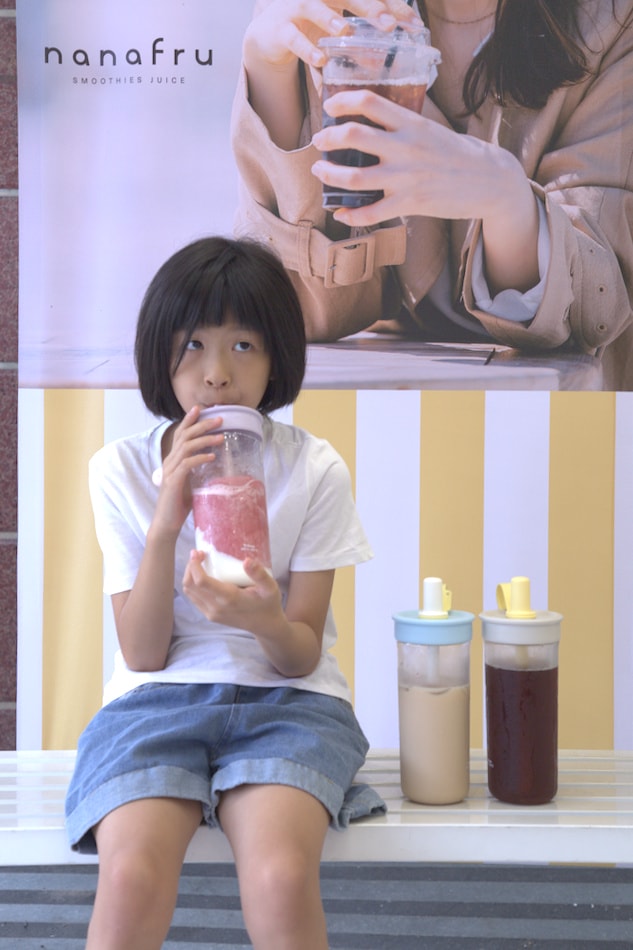 nanafru 飲品陳列展示，包括果昔優格與潮流 Na 杯系列
