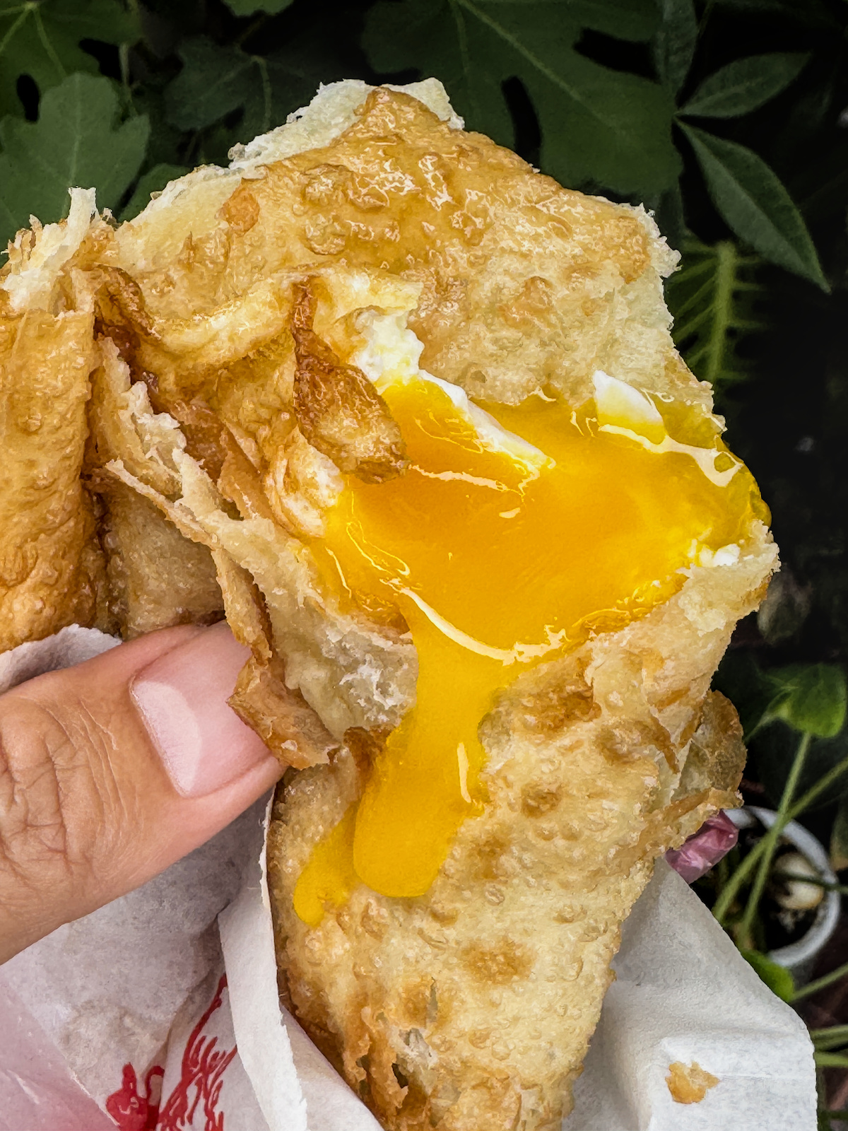 【高雄岡山】爆漿美味王者歸來!羊角村炸蛋餅,銷魂半熟蛋瀑布開吃! - 第4張圖 20251028 125507+0800 5544065