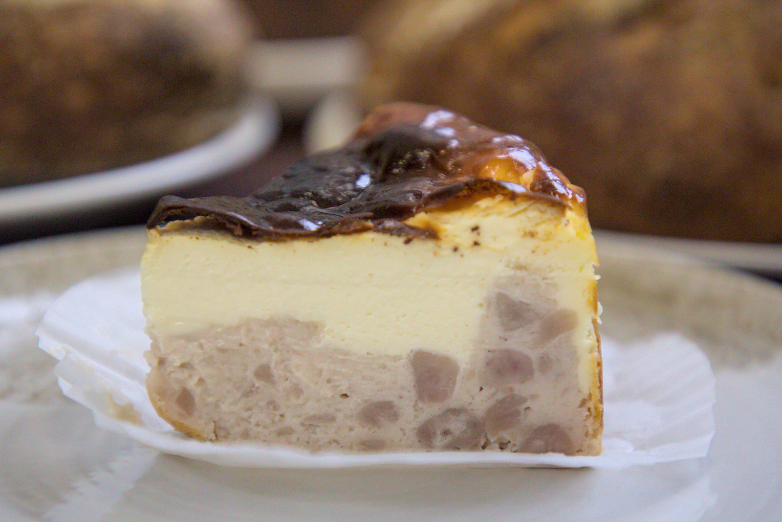 A Life bakery 芋泥巴斯克乳酪蛋糕,芋泥香濃、乳酪滑順。 A Life bakery 芋泥巴斯克乳酪蛋糕,芋泥香濃、乳酪滑順。