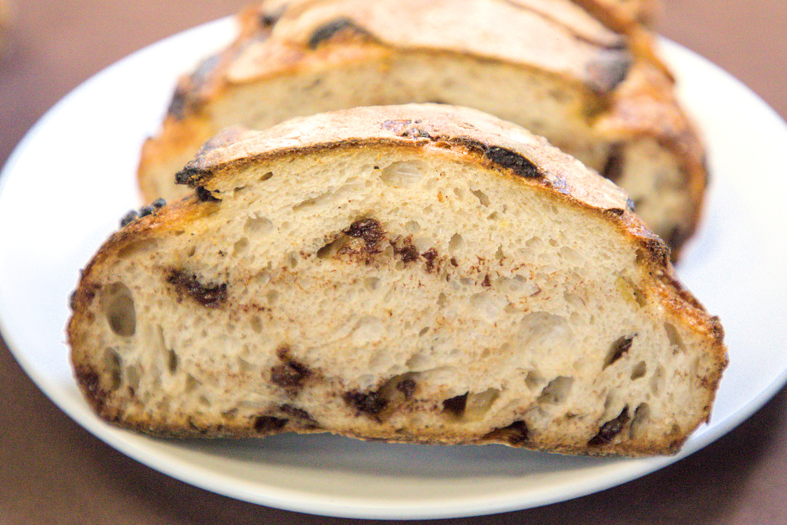 A Life bakery 櫻桃巧克力手撕包,酒漬櫻桃與濃郁可可香氣交織。 A Life bakery 櫻桃巧克力手撕包,酒漬櫻桃與濃郁可可香氣交織。