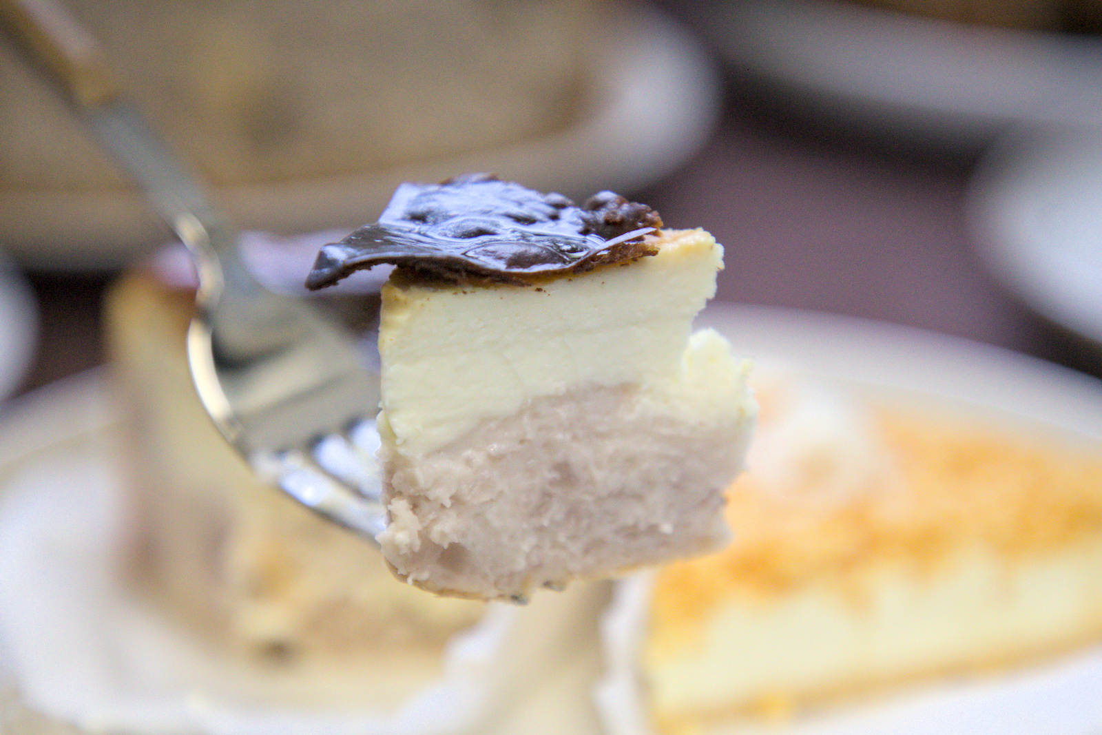 A Life bakery 芋泥巴斯克乳酪特寫,濃郁大甲芋香與乳酪焦香融合。 A Life bakery 芋泥巴斯克乳酪特寫,濃郁大甲芋香與乳酪焦香融合。