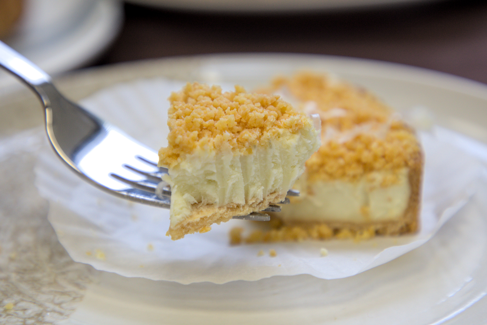 A Life bakery 乳酪塔甜點櫃展示照,強調法式精緻感與濃郁奶香。 A Life bakery 乳酪塔甜點櫃展示照,強調法式精緻感與濃郁奶香。