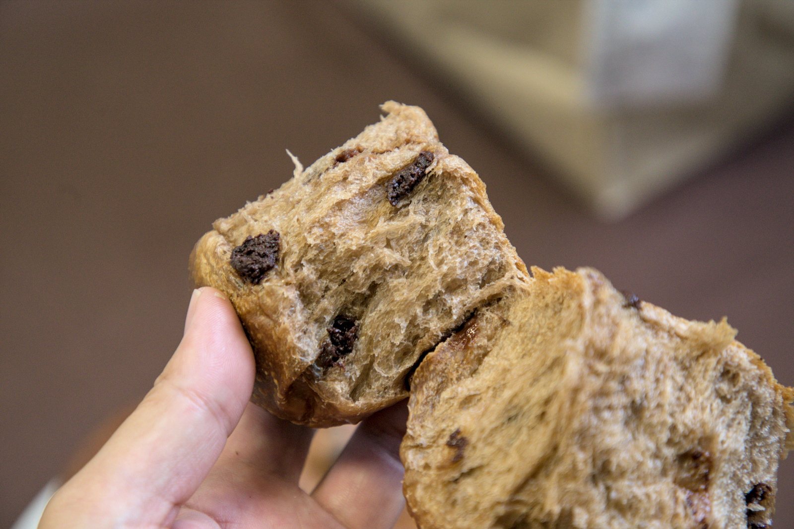 A Life bakery 手工酸種麵包展示,強調天然酵母與長時間發酵工藝。 A Life bakery 手工酸種麵包展示,強調天然酵母與長時間發酵工藝。