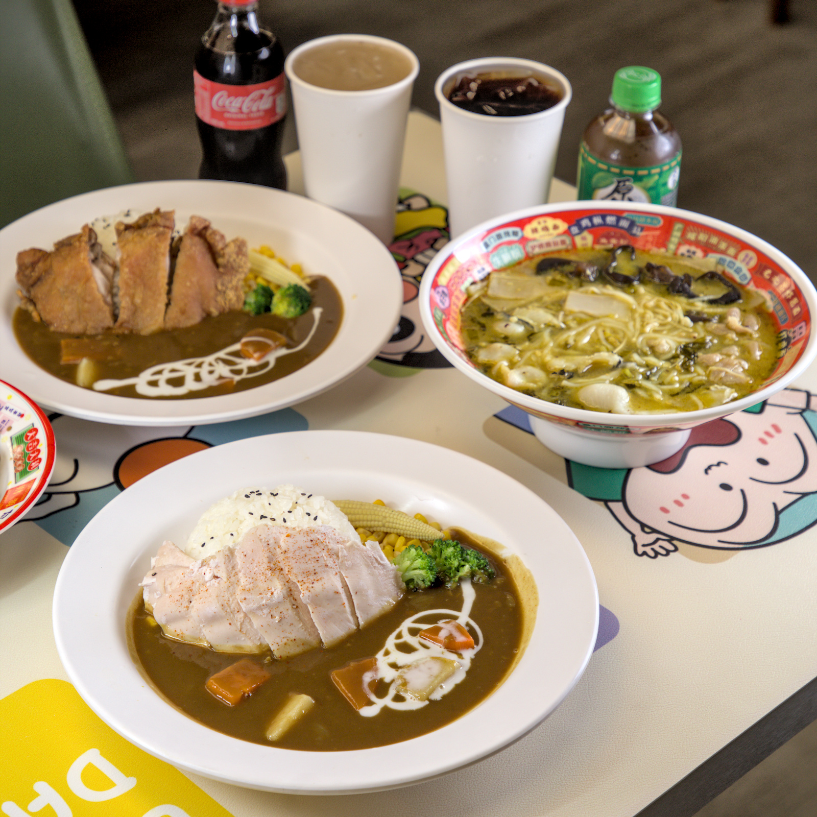 【高雄鳳山美食】黑金剛咖哩 | 超有特色酸菜魚米線、滑嫩舒肥雞咖哩飯!蠟筆小新主題用餐環境超吸睛 - 第10張圖 Img 2353