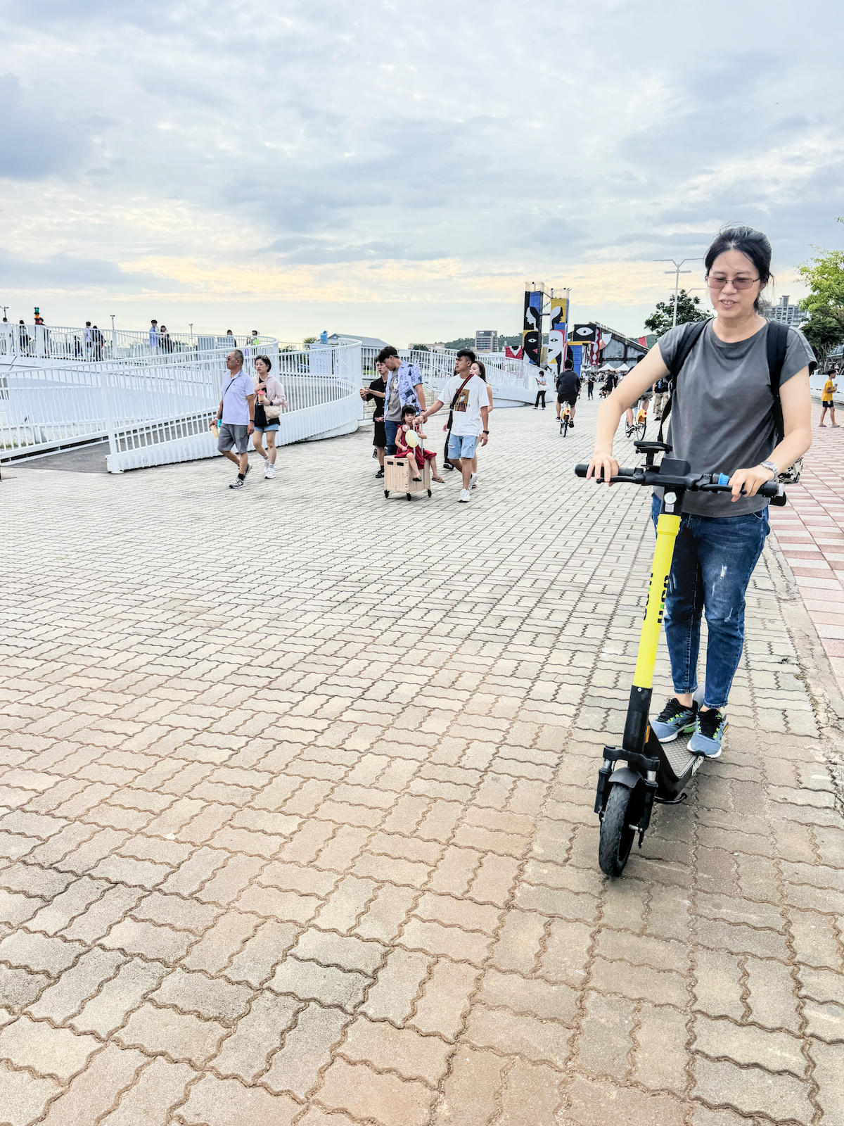 HIGO 共享電動滑板車｜高雄駁二一日遊最輕鬆的移動方式