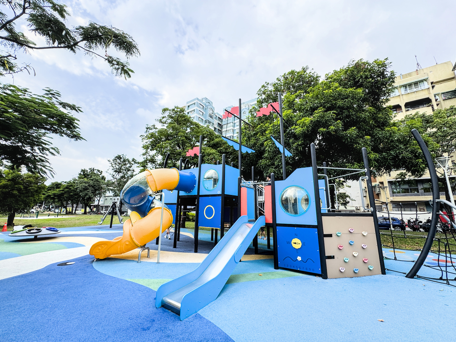 HIGO 共享電動滑板車｜高雄駁二一日遊最輕鬆的移動方式