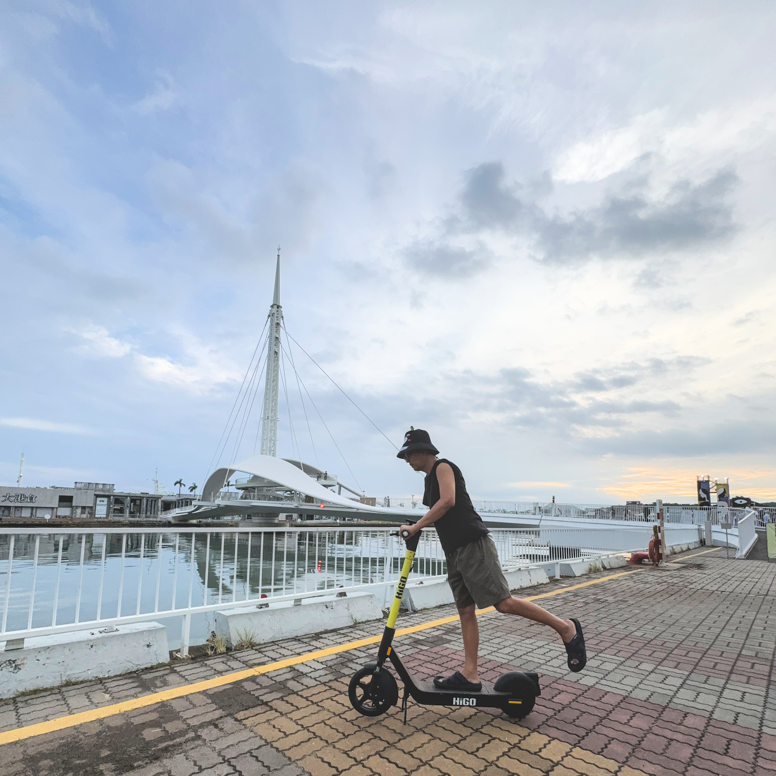 HIGO 共享電動滑板車｜高雄駁二一日遊最輕鬆的移動方式