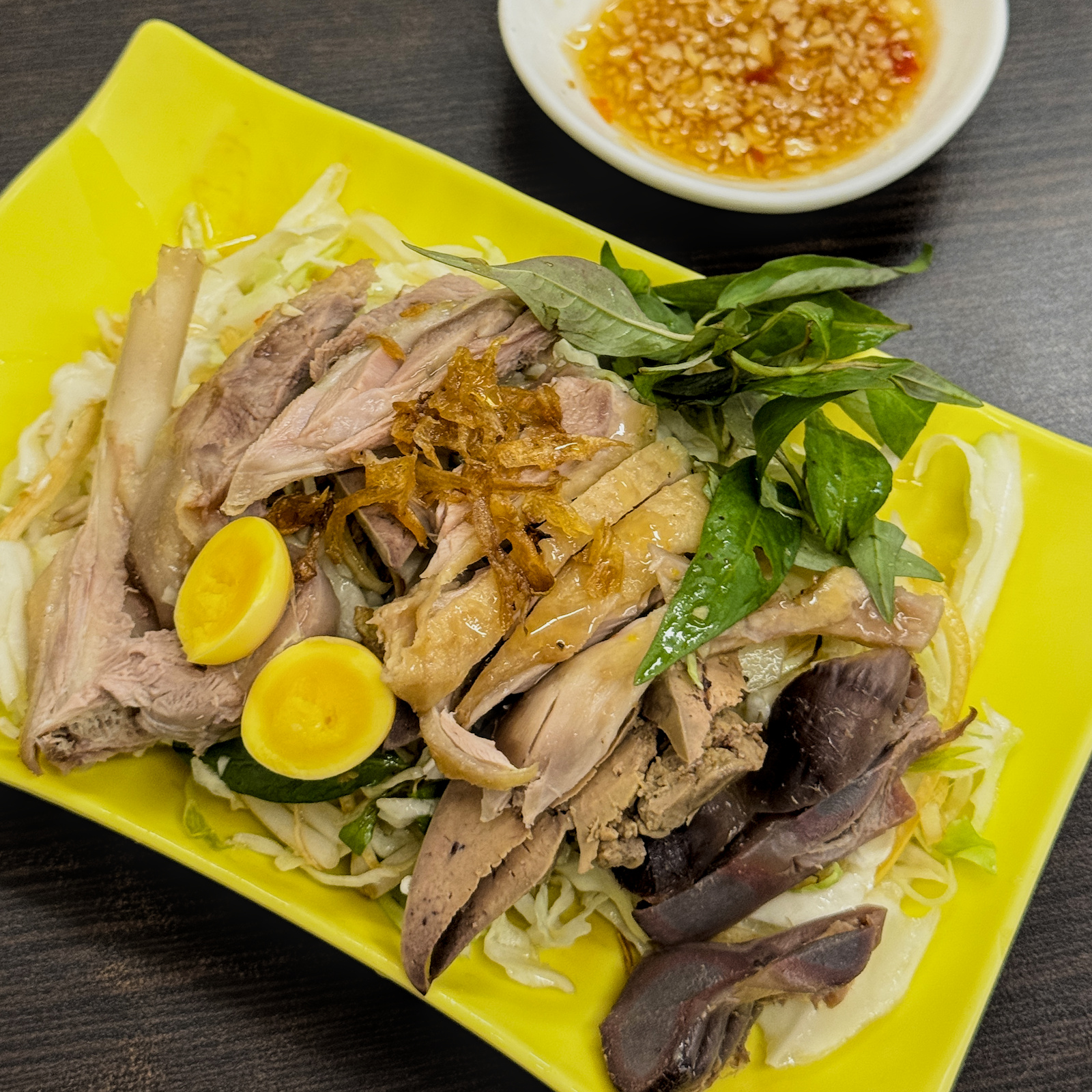 彤鄉土雞肉粥|苓雅區美食新發現!冷氣開放的自強夜市美食「越」式綠洲! - 第10張圖 20251006 183122+0800 2897182