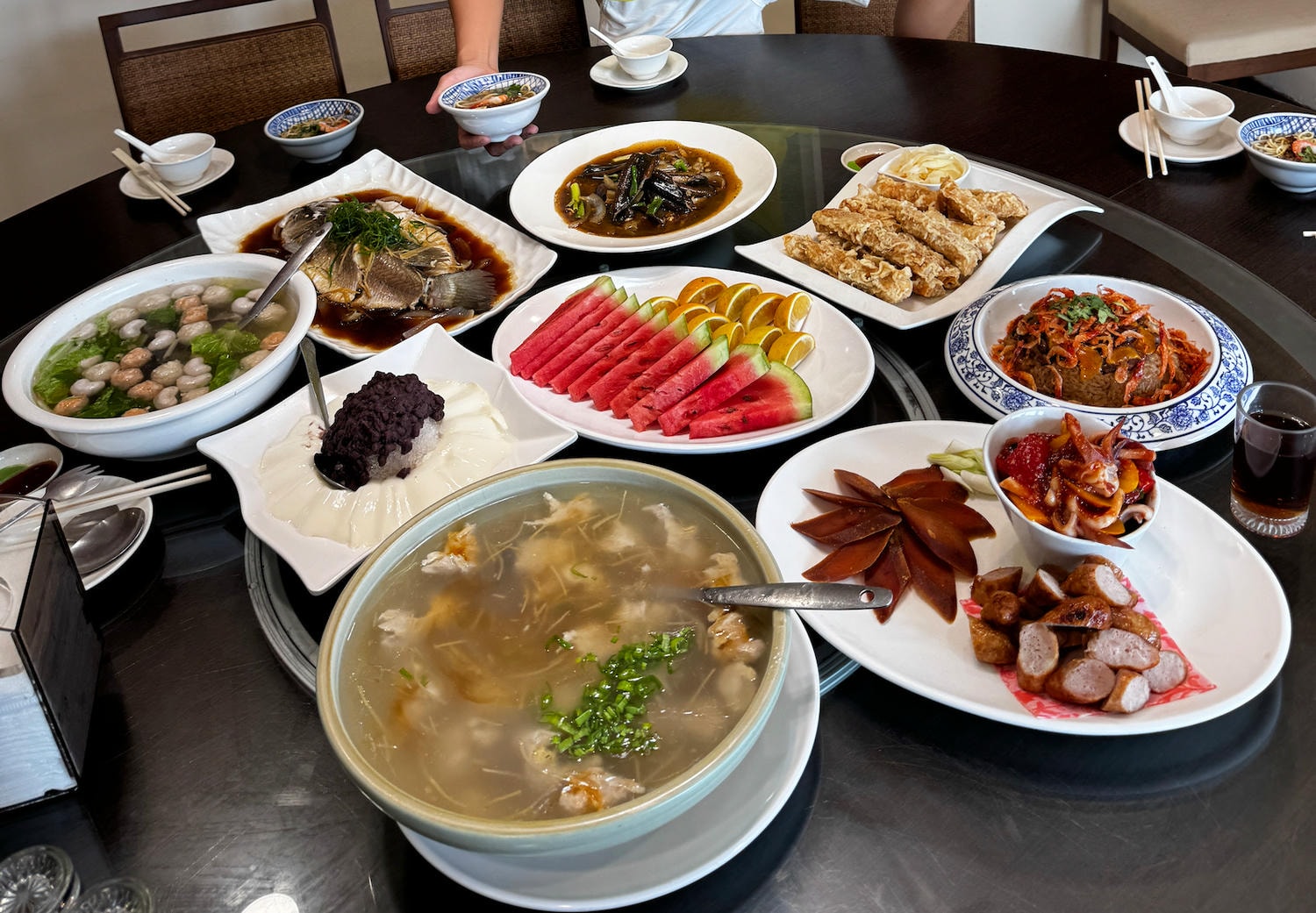 2026台南年菜推薦》周氏蝦卷安平總店：國宴廳新春開運年菜，一次品嚐10道台灣經典美食！
