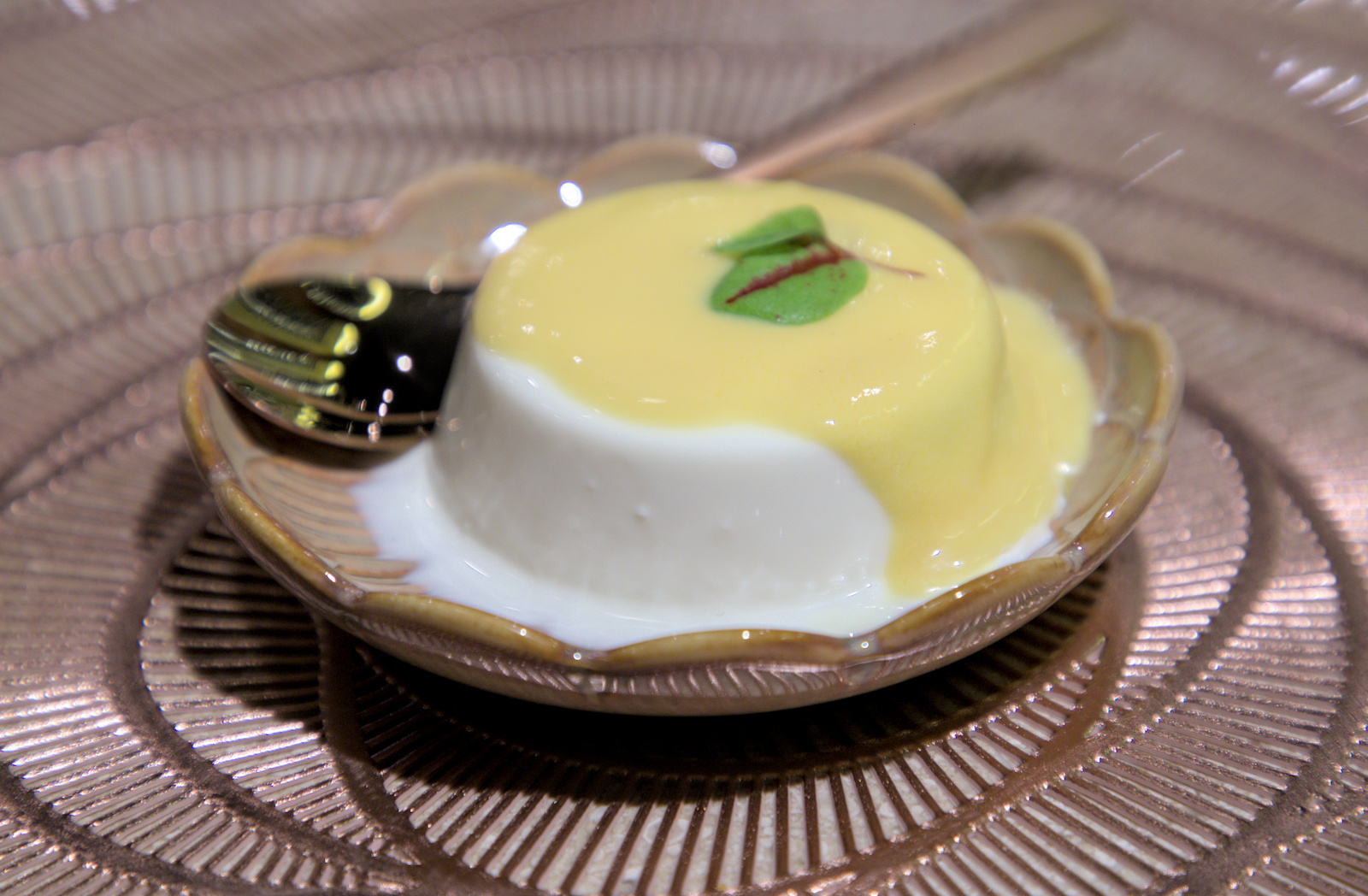 明水然精緻餐後甜點，為豪華套餐畫下甜蜜結尾