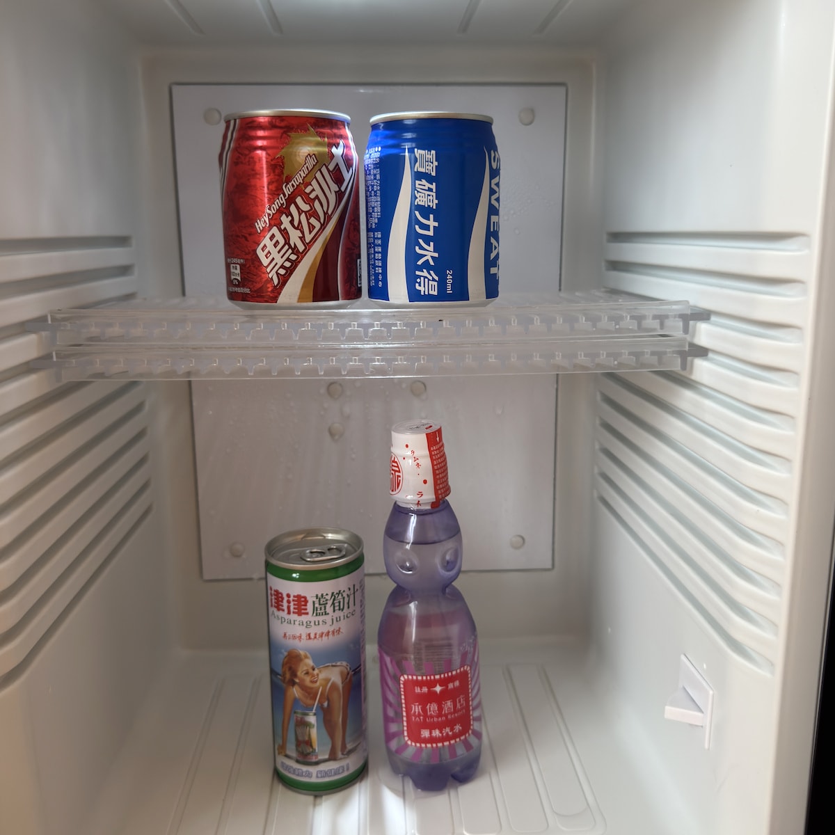高雄亞灣最美的停靠站！承億酒店家庭房開箱：透明泳池與室內帳篷的雙重驚喜