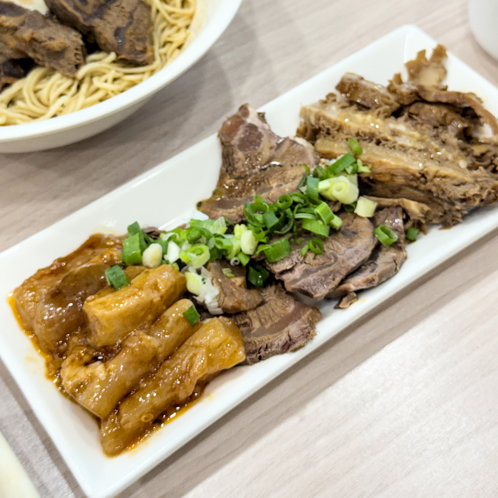 高雄牛肉麵|牛忘了呼吸四維店:每日現熬蔬果湯頭,環境舒適適合親子的美味選擇 - 第15張圖 高雄牛肉麵|牛忘了呼吸四維店:每日現熬蔬果湯頭,環境舒適適合親子的美味選擇