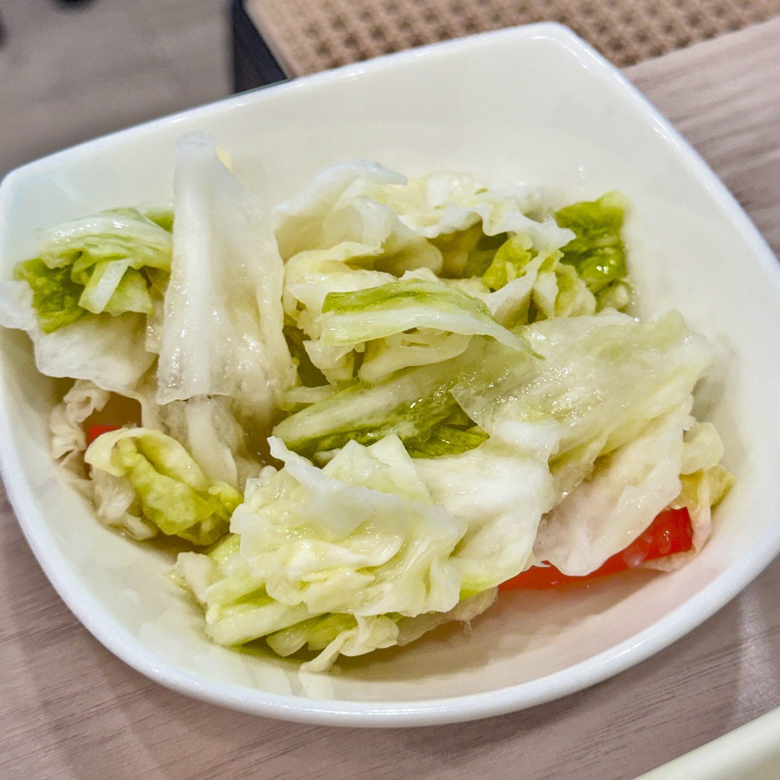 高雄牛肉麵｜牛忘了呼吸四維店：每日現熬蔬果湯頭，環境舒適適合親子的美味選擇