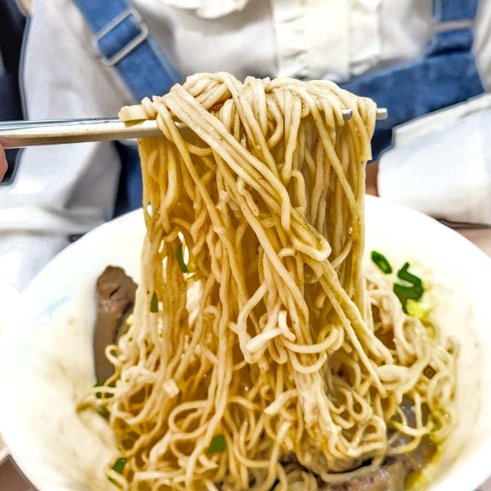 高雄牛肉麵|牛忘了呼吸四維店:每日現熬蔬果湯頭,環境舒適適合親子的美味選擇 - 第9張圖 高雄牛肉麵|牛忘了呼吸四維店:每日現熬蔬果湯頭,環境舒適適合親子的美味選擇