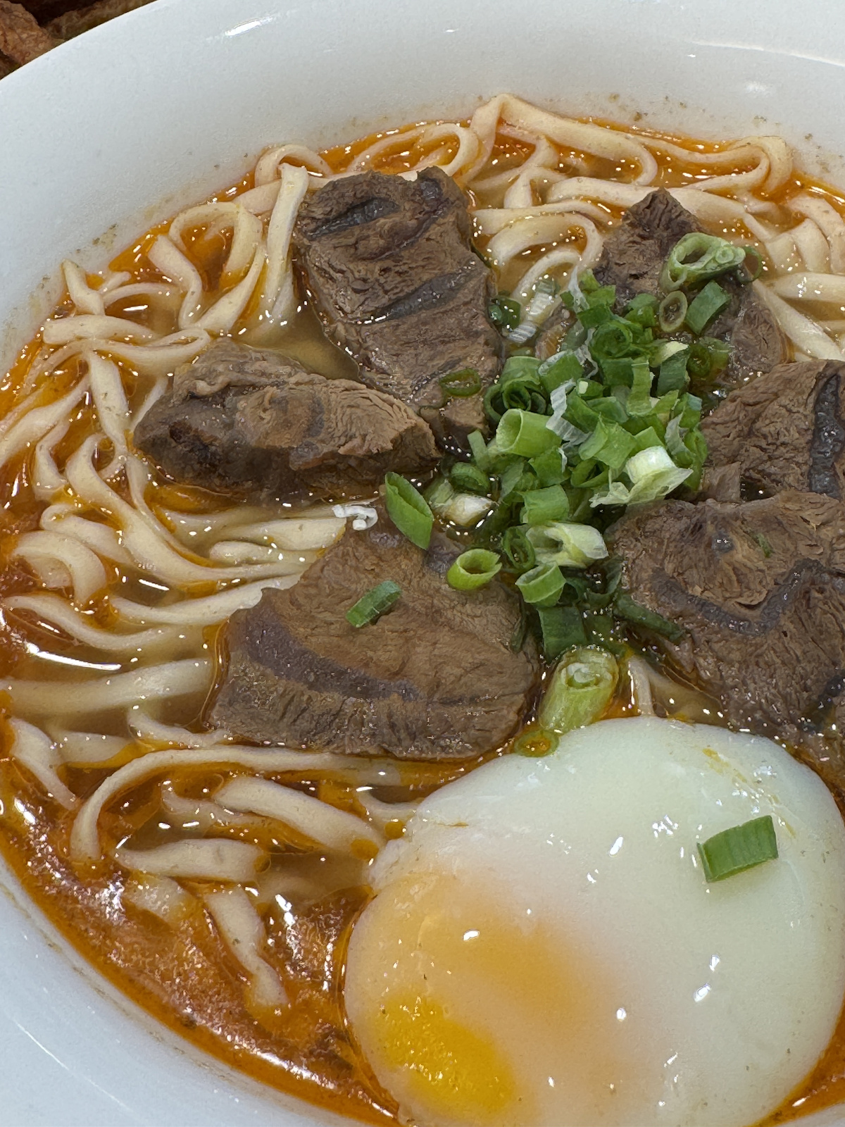 高雄牛肉麵|牛忘了呼吸四維店:每日現熬蔬果湯頭,環境舒適適合親子的美味選擇 - 第7張圖 高雄牛肉麵|牛忘了呼吸四維店:每日現熬蔬果湯頭,環境舒適適合親子的美味選擇