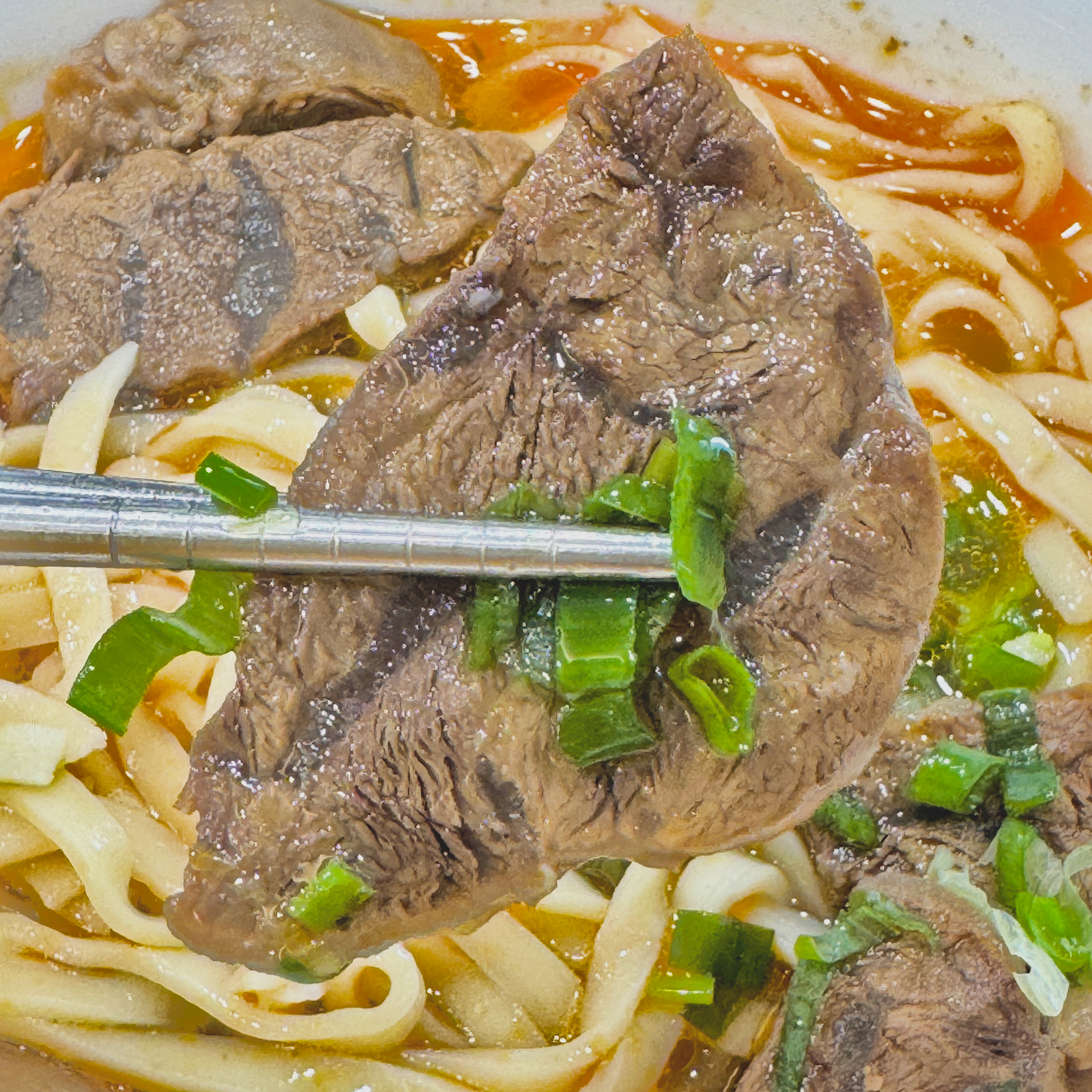 高雄牛肉麵|牛忘了呼吸四維店:每日現熬蔬果湯頭,環境舒適適合親子的美味選擇 - 第6張圖 高雄牛肉麵|牛忘了呼吸四維店:每日現熬蔬果湯頭,環境舒適適合親子的美味選擇