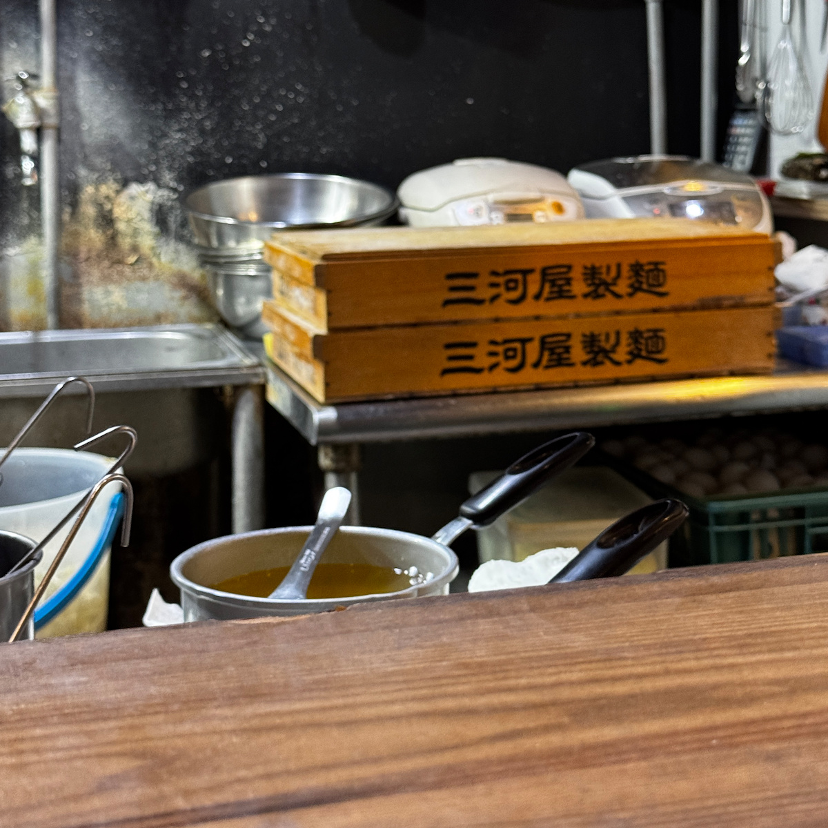 高雄鼓山美食｜麵屋趣日式拉麵：驚艷全場的「抹茶拉麵」！一碗兩吃，鮮奶油注入靈魂的極致體驗