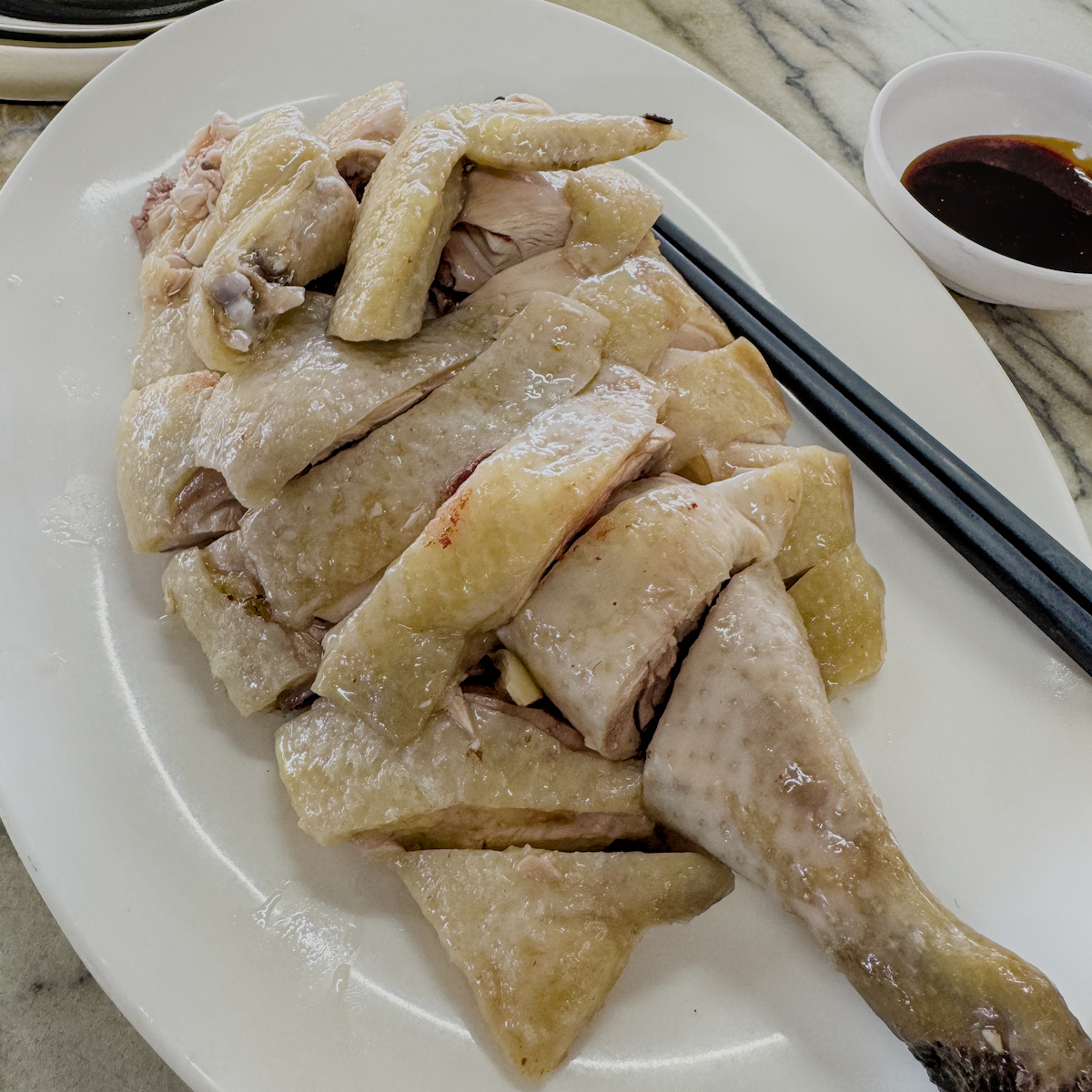 高雄大社美食》翠湖水上餐廳:觀音山腳下的夢幻水上包廂,招牌白斬雞必點! - 第5張圖 高雄大社美食》翠湖水上餐廳:觀音山腳下的夢幻水上包廂,招牌白斬雞必點!