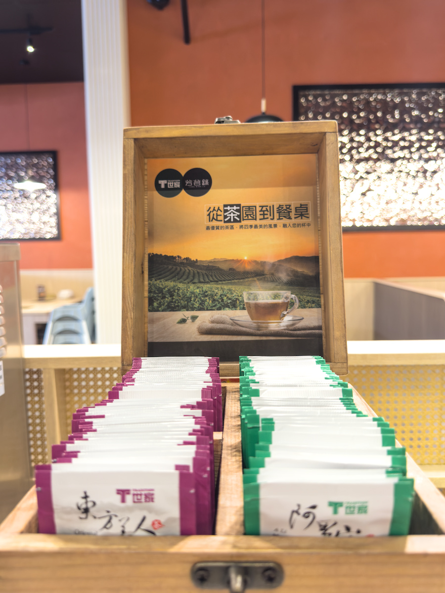 高雄楠梓美食｜里歐牛排鍋物：早午餐霸主進軍火烤兩吃！海鮮龍蝦與肋眼牛排，超誠意自助吧冰淇淋吃到飽