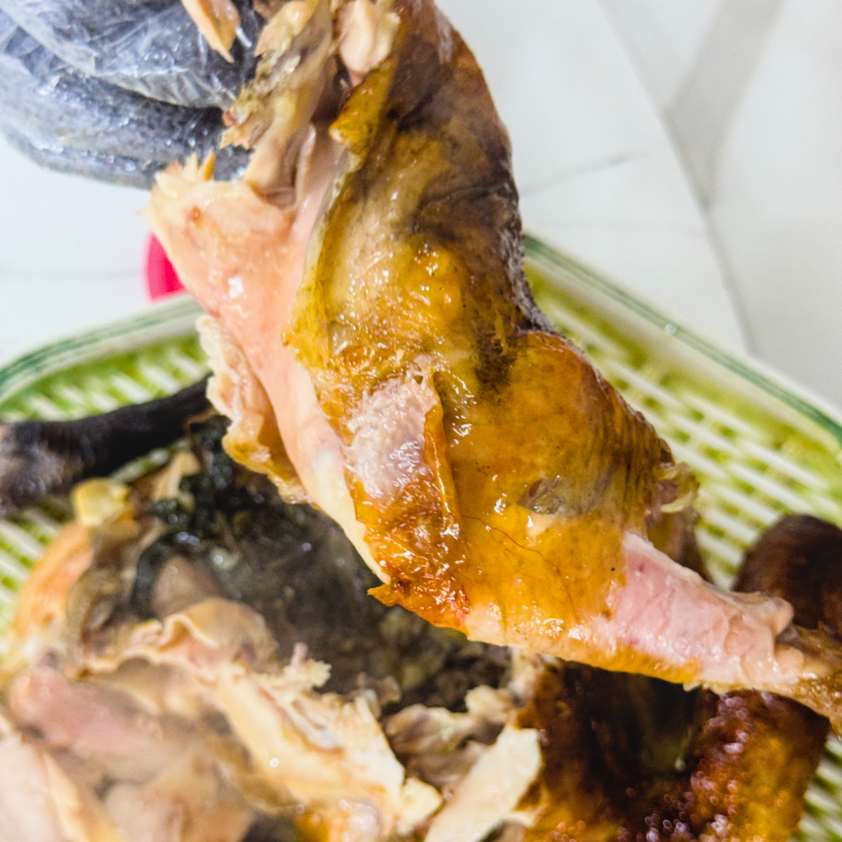 高雄美食推薦｜三琪土雞：假日限定鋼管雞，鎖住靈魂精華的極致美味