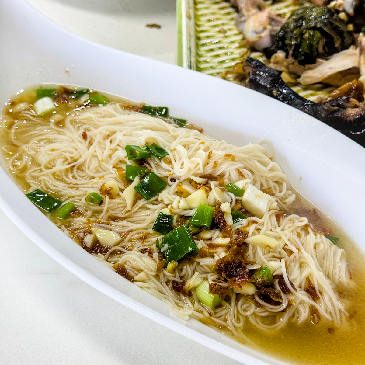 高雄美食推薦｜三琪土雞：假日限定鋼管雞，鎖住靈魂精華的極致美味