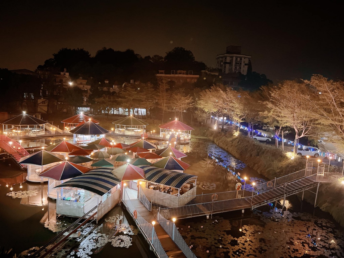 高雄大社美食》翠湖水上餐廳:觀音山腳下的夢幻水上包廂,招牌白斬雞必點! - 第3張圖 高雄大社美食》翠湖水上餐廳:觀音山腳下的夢幻水上包廂,招牌白斬雞必點!