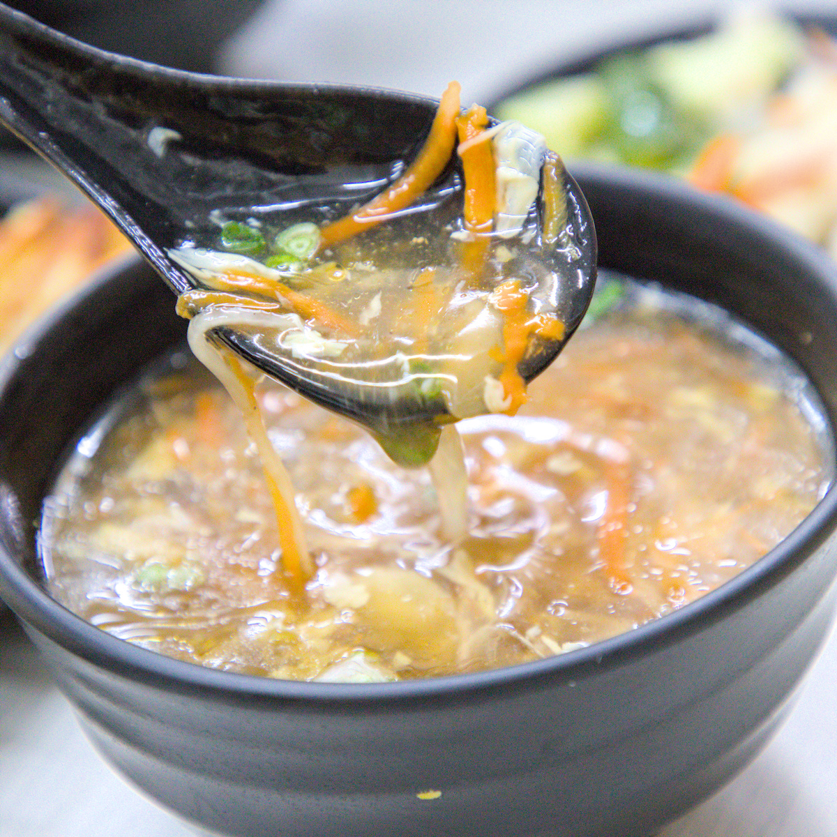 高雄美食｜湘帥客棧：高醫三民區必吃手工麵食，爆汁豬肉餡餅與現桿捲餅推薦