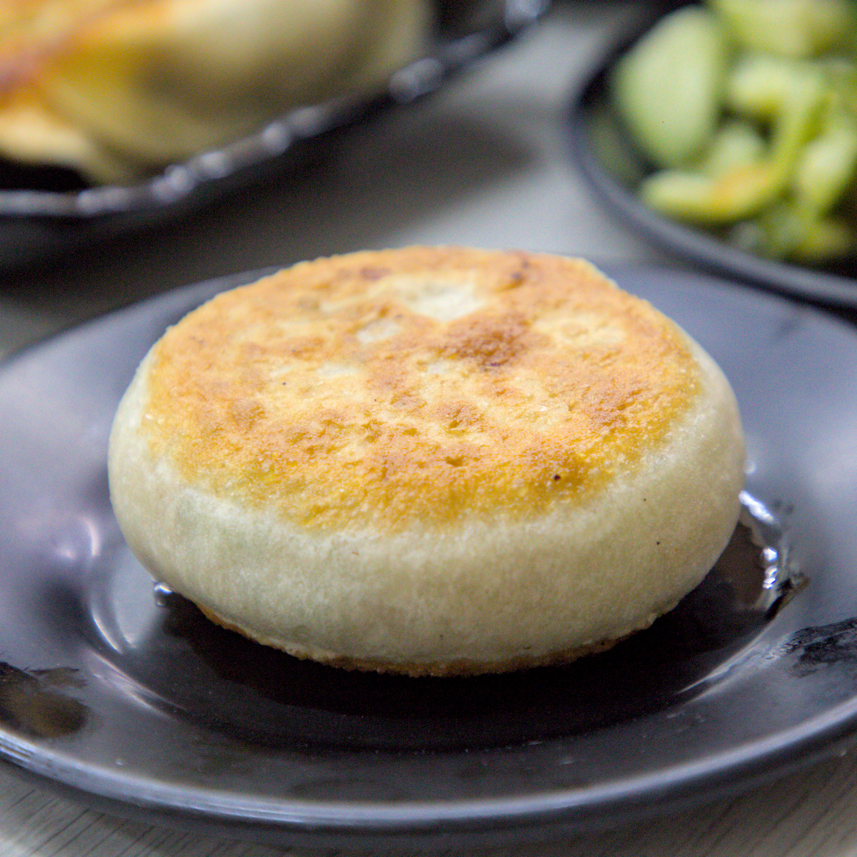 高雄美食｜湘帥客棧：高醫三民區必吃手工麵食，爆汁豬肉餡餅與現桿捲餅推薦