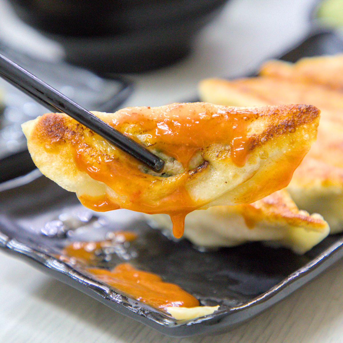 高雄美食｜湘帥客棧：高醫三民區必吃手工麵食，爆汁豬肉餡餅與現桿捲餅推薦