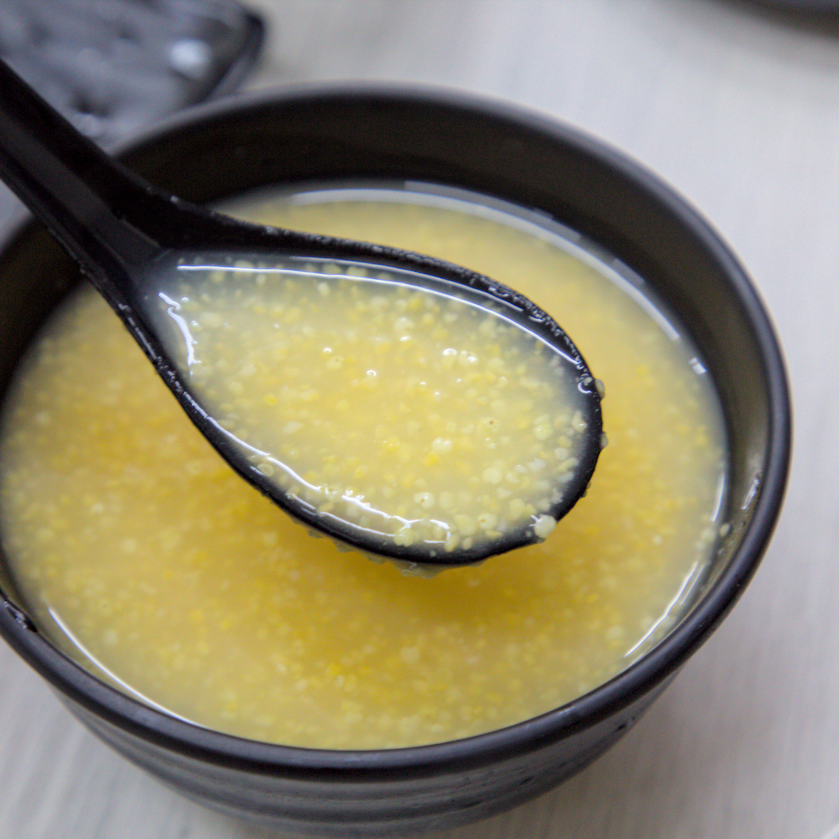 高雄美食｜湘帥客棧：高醫三民區必吃手工麵食，爆汁豬肉餡餅與現桿捲餅推薦