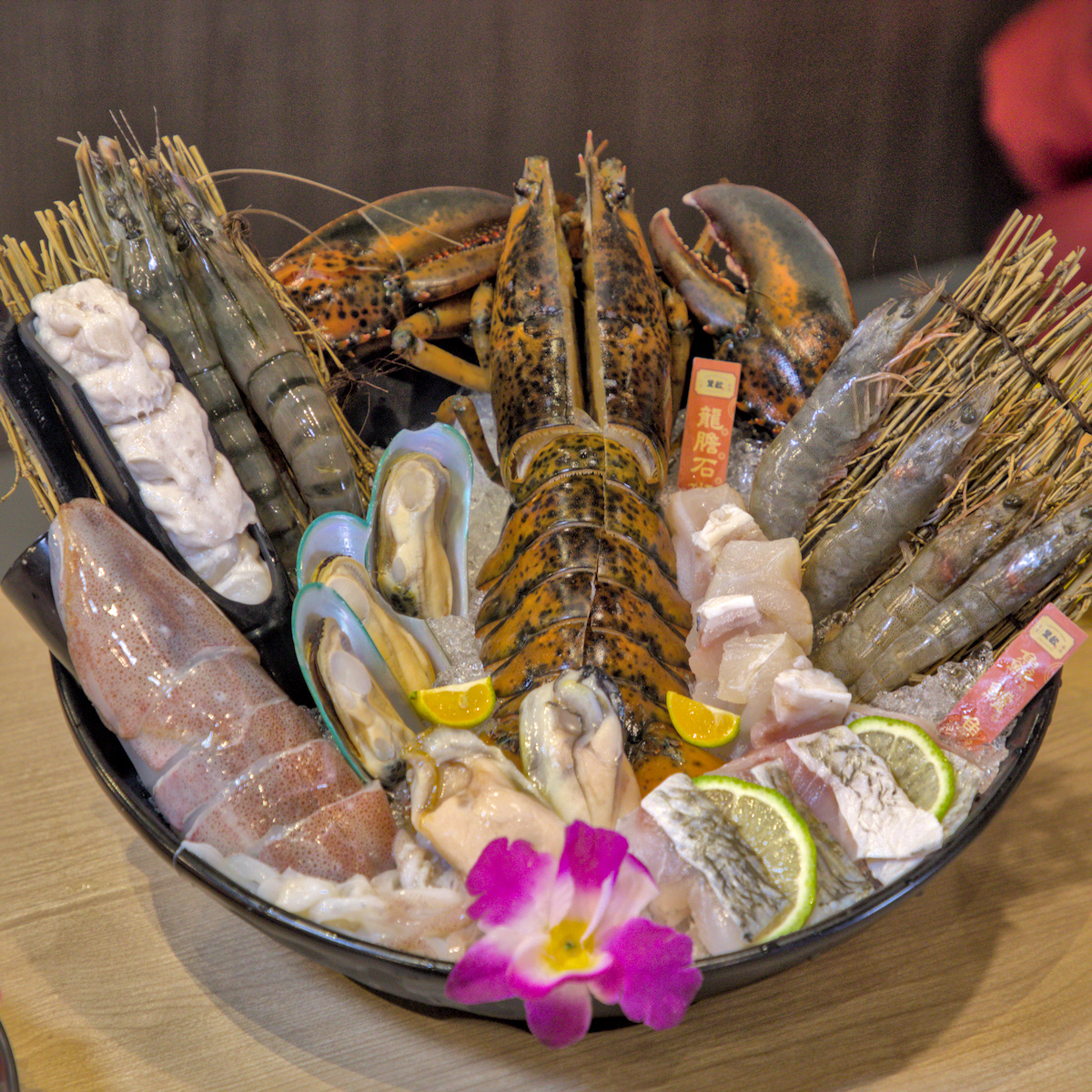 高雄楠梓美食｜里歐牛排鍋物：早午餐霸主進軍火烤兩吃！海鮮龍蝦與肋眼牛排，超誠意自助吧冰淇淋吃到飽