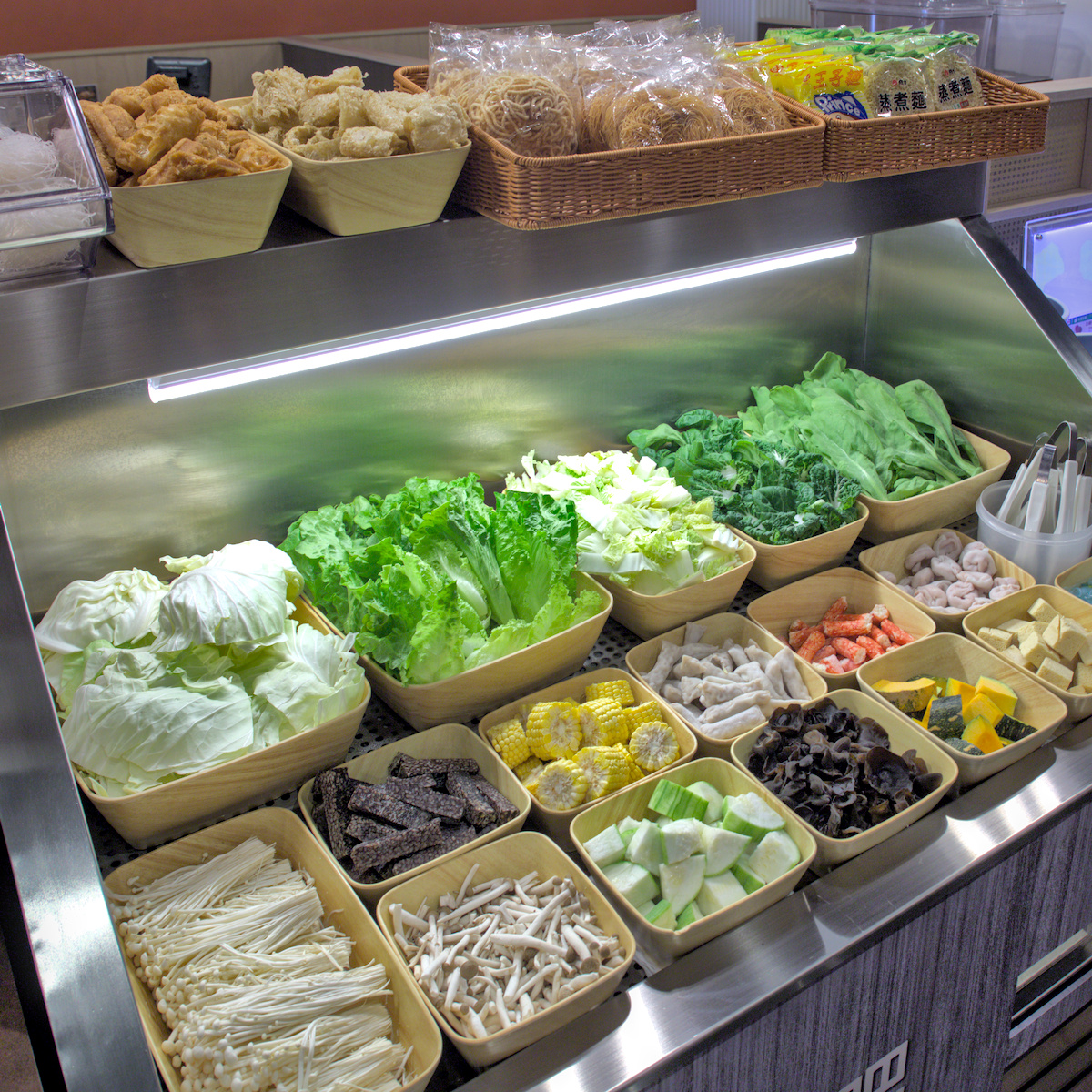 高雄楠梓美食｜里歐牛排鍋物：早午餐霸主進軍火烤兩吃！海鮮龍蝦與肋眼牛排，超誠意自助吧冰淇淋吃到飽