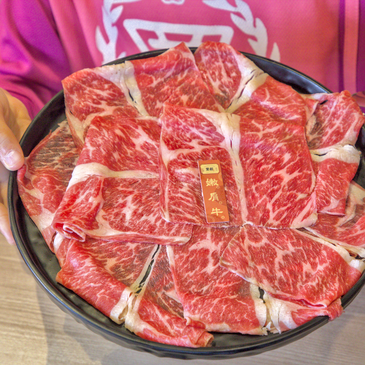 高雄楠梓美食｜里歐牛排鍋物：早午餐霸主進軍火烤兩吃！海鮮龍蝦與肋眼牛排，超誠意自助吧冰淇淋吃到飽